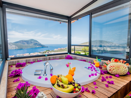  gece  -  Kasım
  | Kalkan Merkezde Deniz Manzaralı Jakuzili Villa (6 Kişilik, Özel Havuzlu)